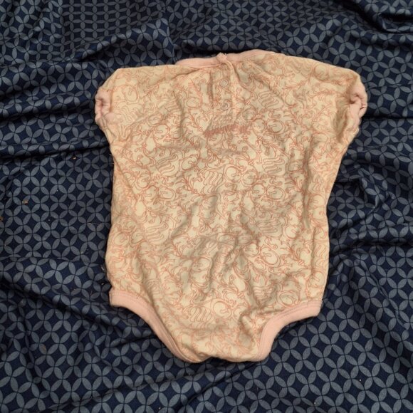 rocawear onesie 6-9 months - Picture 5 of 10